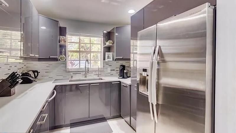 На продажу: $575,000 (2 спален, 2 ванн, 1418 Квадратных фут)