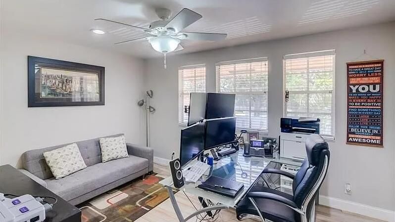 На продажу: $575,000 (2 спален, 2 ванн, 1418 Квадратных фут)