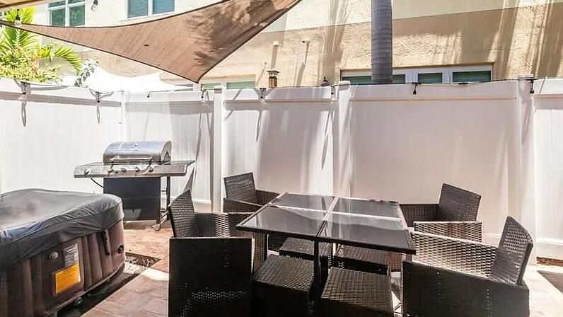 На продажу: $575,000 (2 спален, 2 ванн, 1418 Квадратных фут)