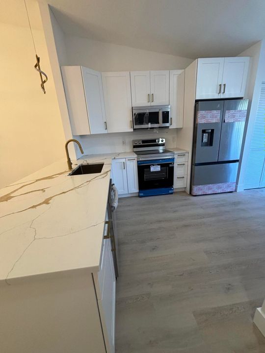 На продажу: $299,000 (2 спален, 2 ванн, 1370 Квадратных фут)