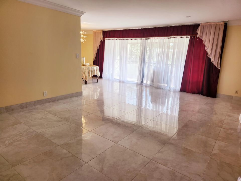 出租: $2,400 (2 贝兹, 2 浴室, 1500 平方英尺)