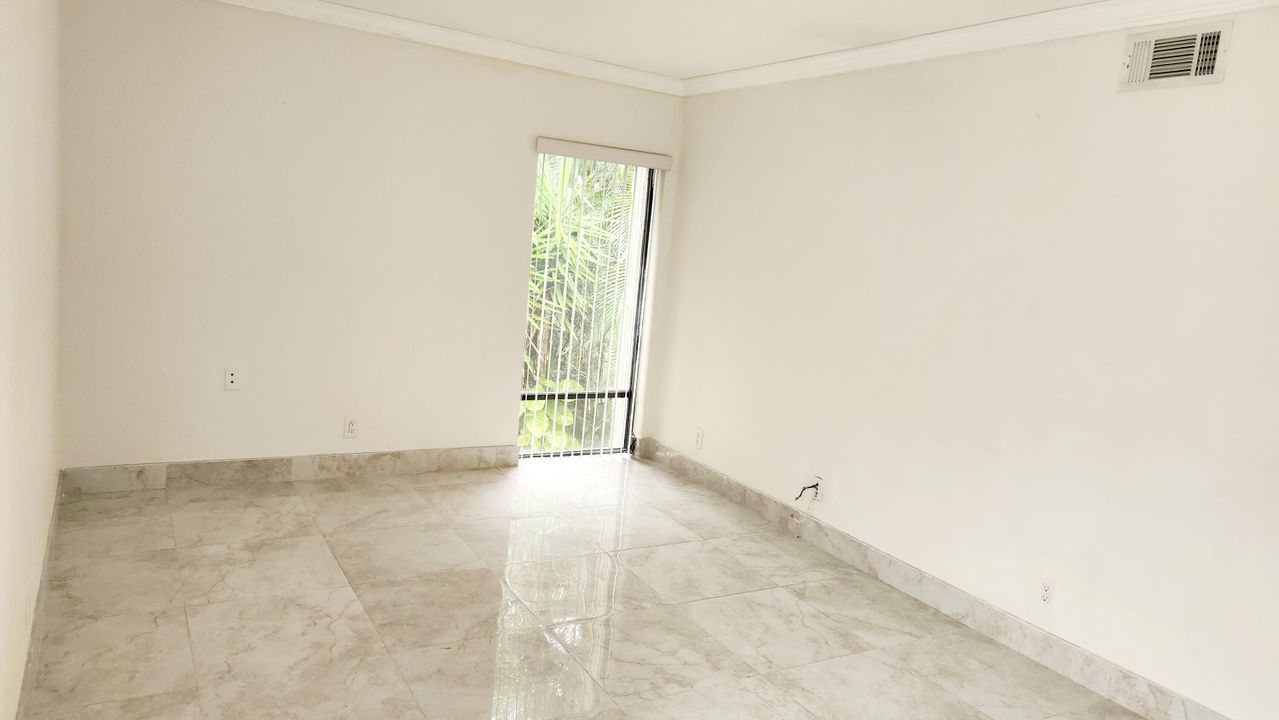 出租: $2,400 (2 贝兹, 2 浴室, 1500 平方英尺)