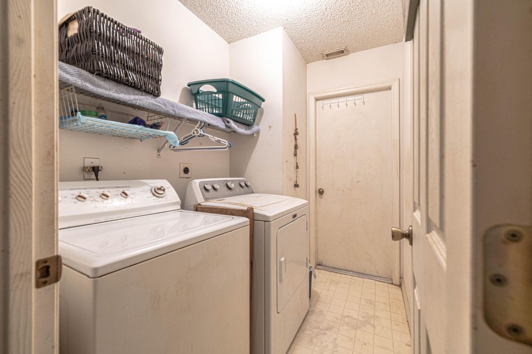 For Sale: $250,000 (3 beds, 2 baths, 1272 Square Feet)