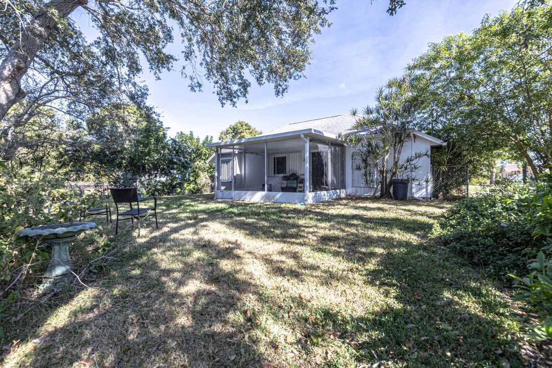 For Sale: $250,000 (3 beds, 2 baths, 1272 Square Feet)