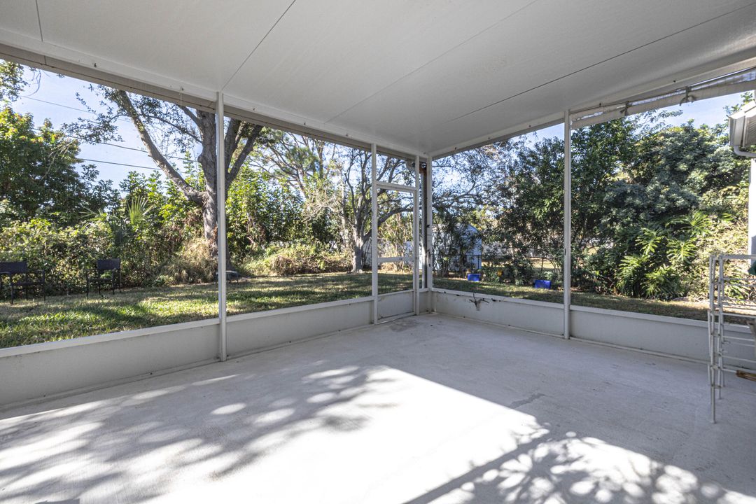 For Sale: $250,000 (3 beds, 2 baths, 1272 Square Feet)