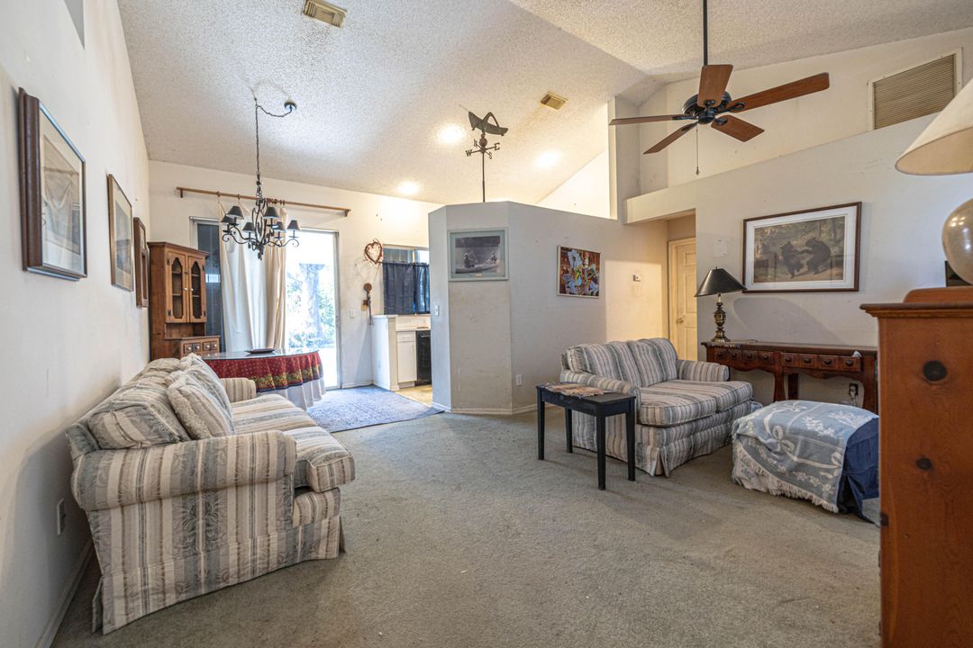 For Sale: $250,000 (3 beds, 2 baths, 1272 Square Feet)