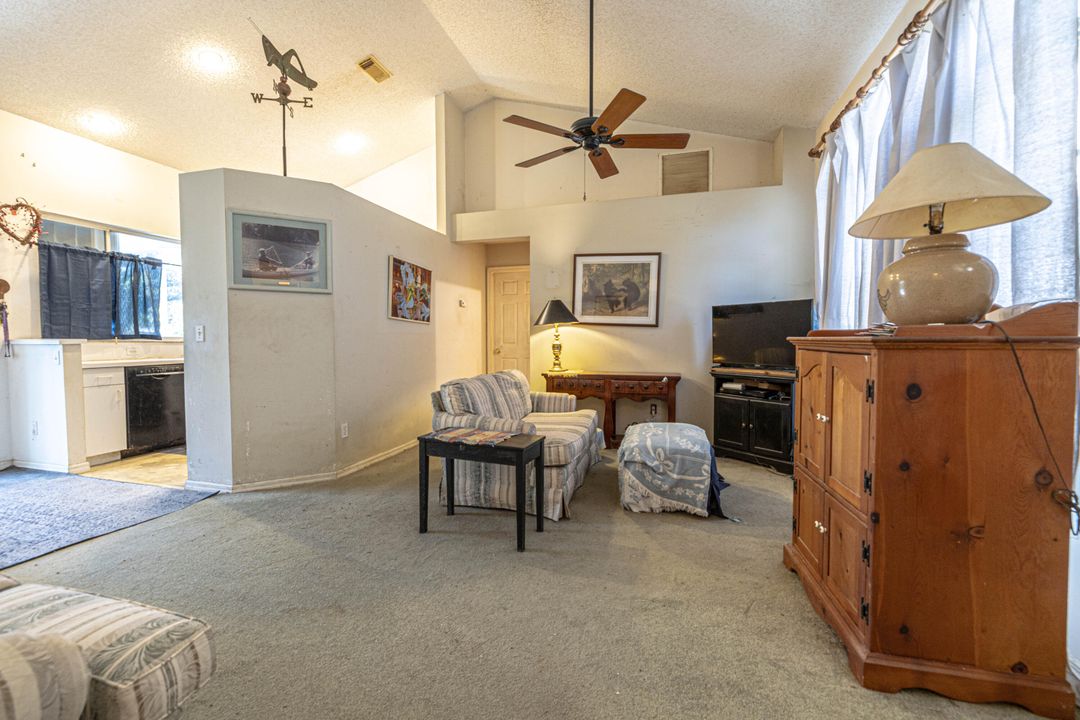 For Sale: $250,000 (3 beds, 2 baths, 1272 Square Feet)