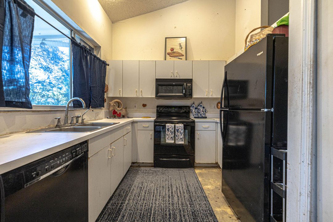 For Sale: $250,000 (3 beds, 2 baths, 1272 Square Feet)