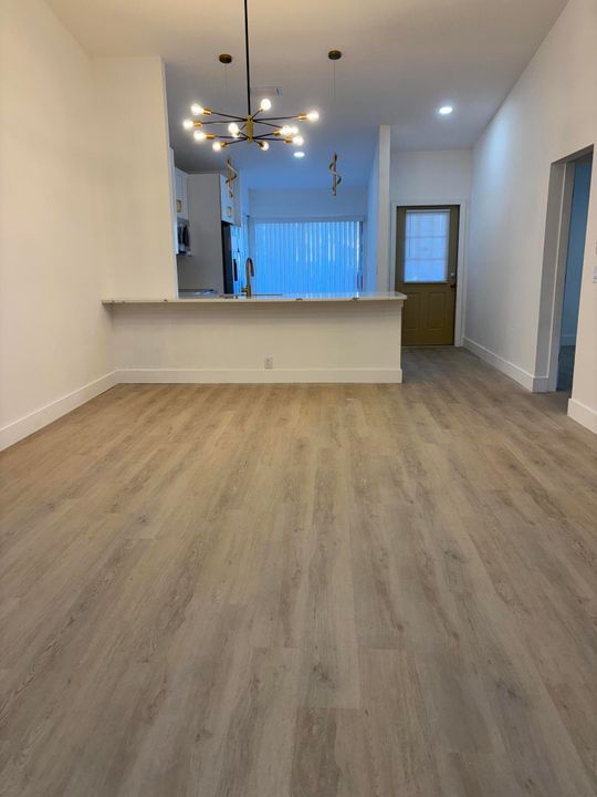 На продажу: $299,000 (2 спален, 2 ванн, 1370 Квадратных фут)