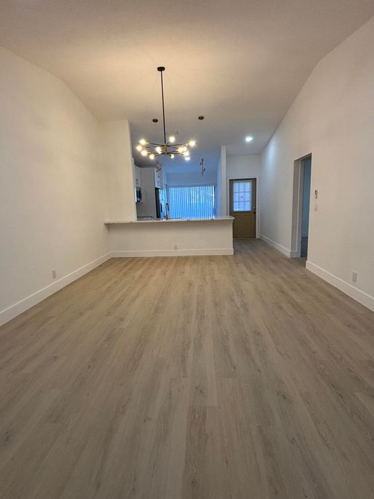 На продажу: $299,000 (2 спален, 2 ванн, 1370 Квадратных фут)