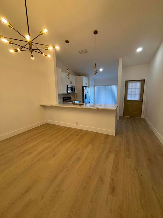 На продажу: $299,000 (2 спален, 2 ванн, 1370 Квадратных фут)