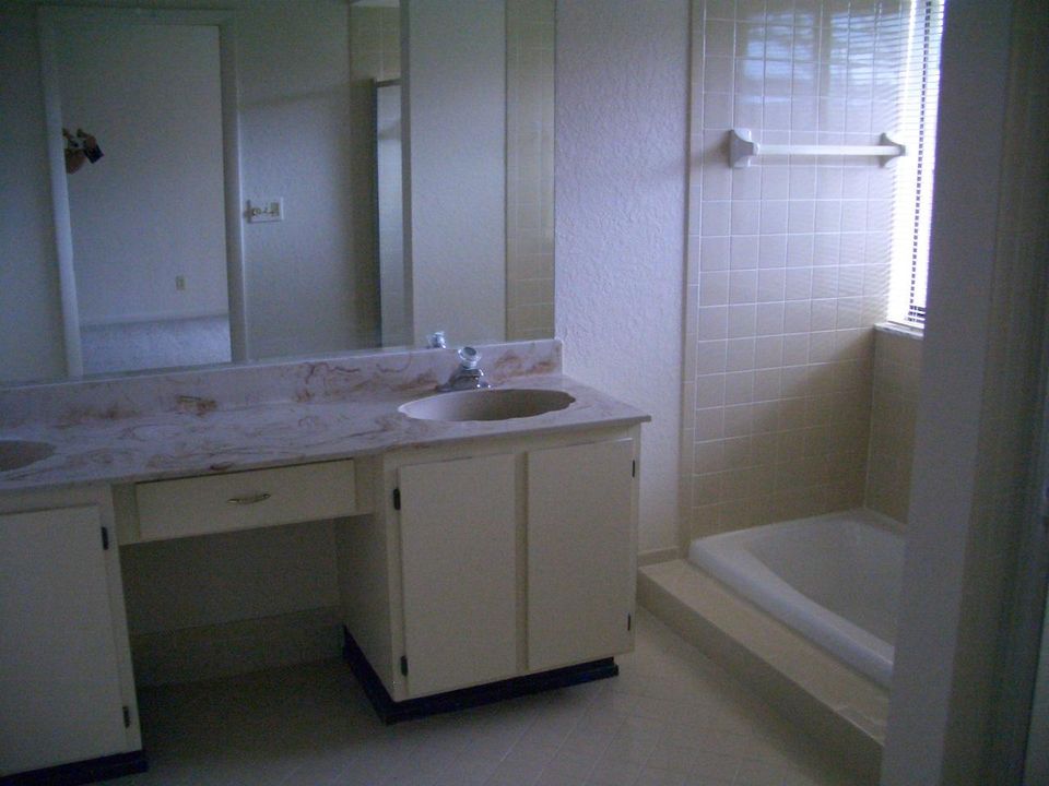 В аренду: $4,195 (3 спален, 2 ванн, 1819 Квадратных фут)