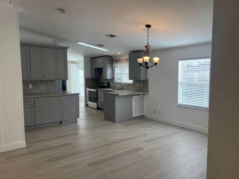 На продажу: $160,000 (2 спален, 2 ванн, 1476 Квадратных фут)