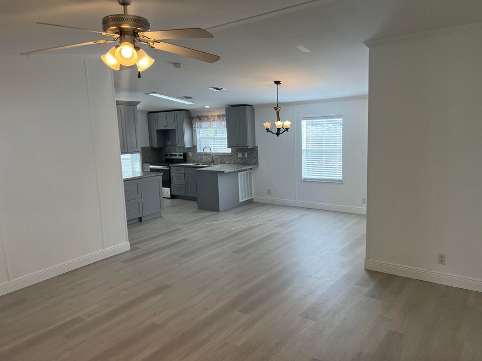 На продажу: $160,000 (2 спален, 2 ванн, 1476 Квадратных фут)