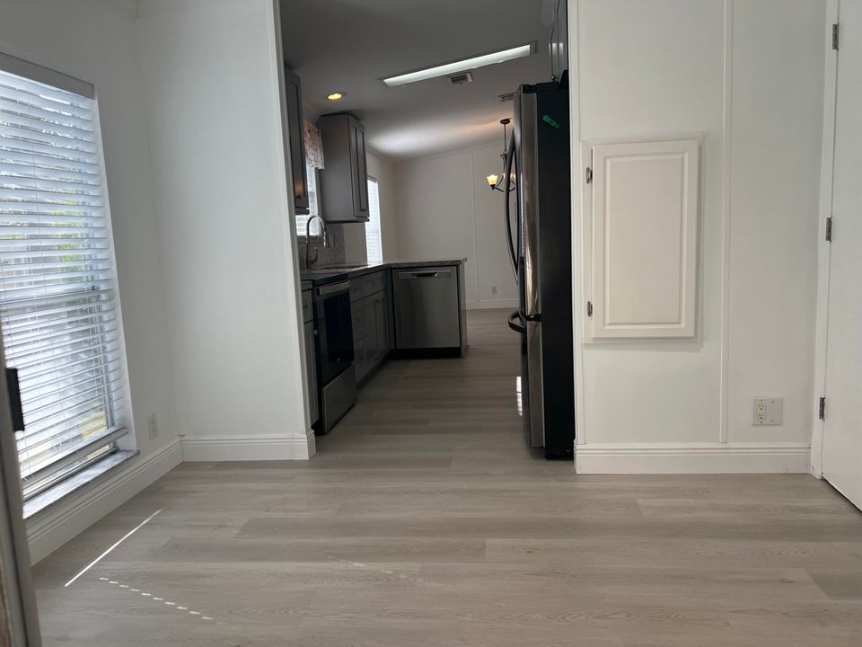 На продажу: $160,000 (2 спален, 2 ванн, 1476 Квадратных фут)