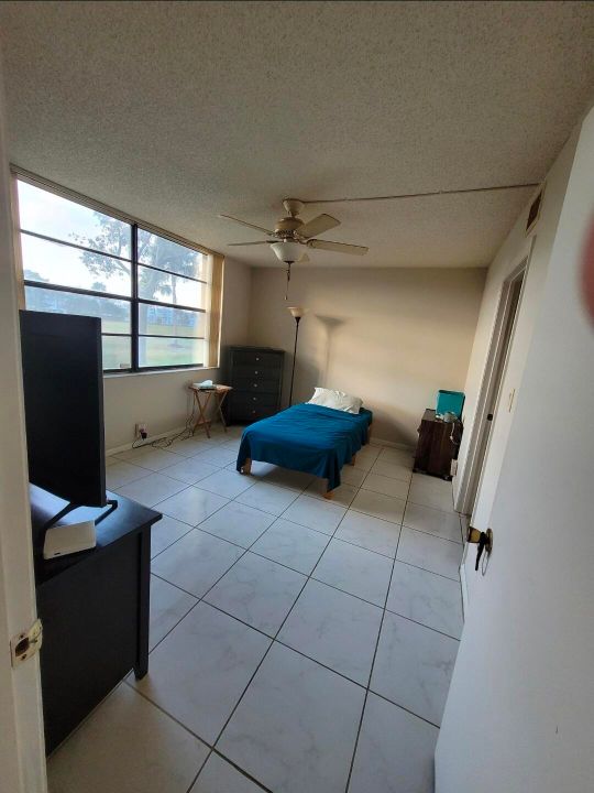 For Sale: $129,900 (2 beds, 2 baths, 1000 Square Feet)