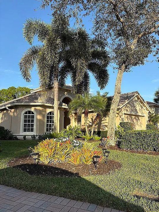 En Venta: $549,999 (3 camas, 3 baños, 2365 Pies cuadrados)