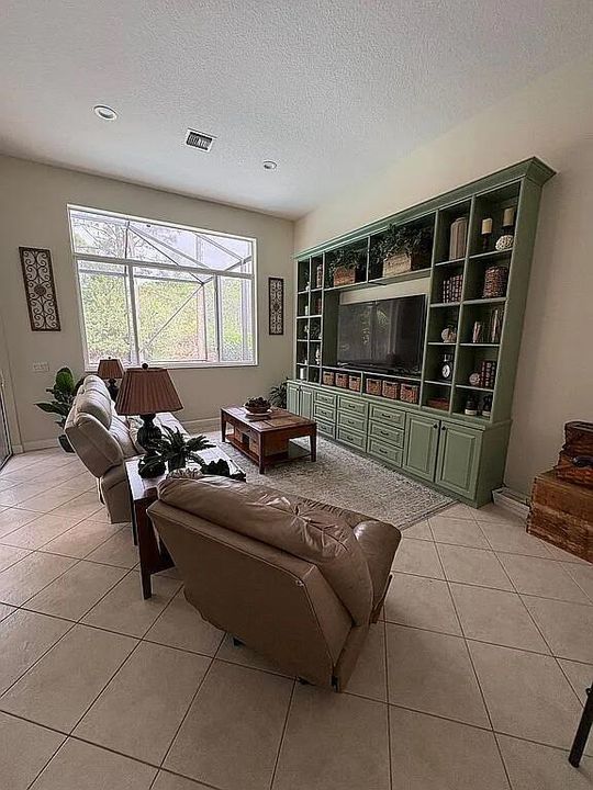 En Venta: $549,999 (3 camas, 3 baños, 2365 Pies cuadrados)