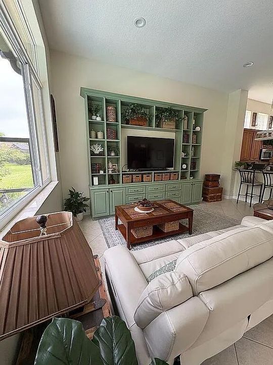 En Venta: $549,999 (3 camas, 3 baños, 2365 Pies cuadrados)