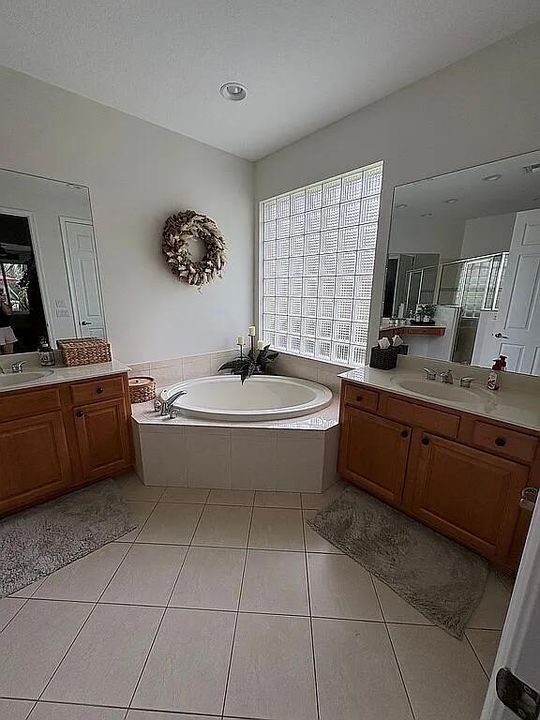 En Venta: $549,999 (3 camas, 3 baños, 2365 Pies cuadrados)