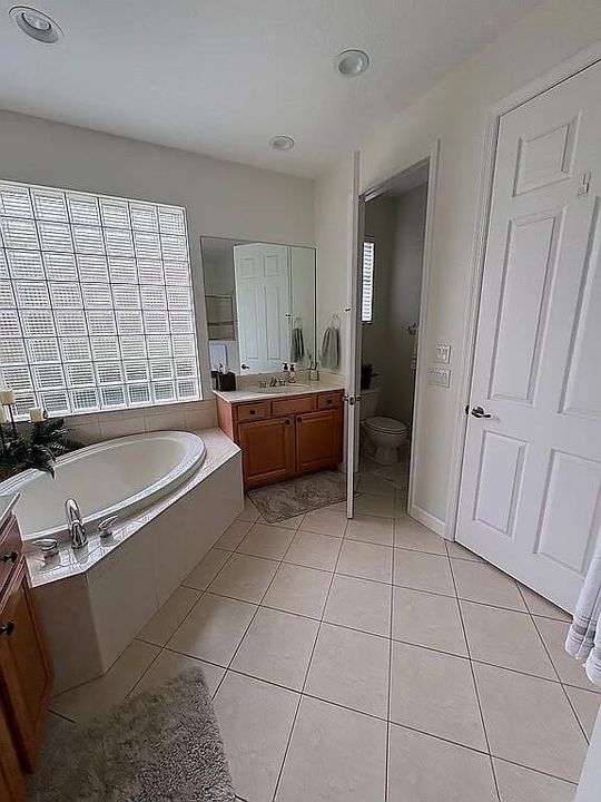 En Venta: $549,999 (3 camas, 3 baños, 2365 Pies cuadrados)