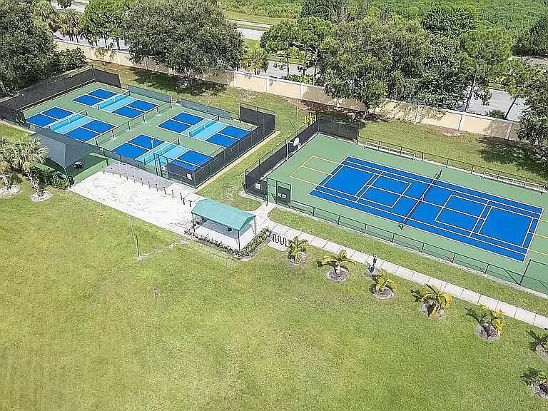 En Venta: $549,999 (3 camas, 3 baños, 2365 Pies cuadrados)