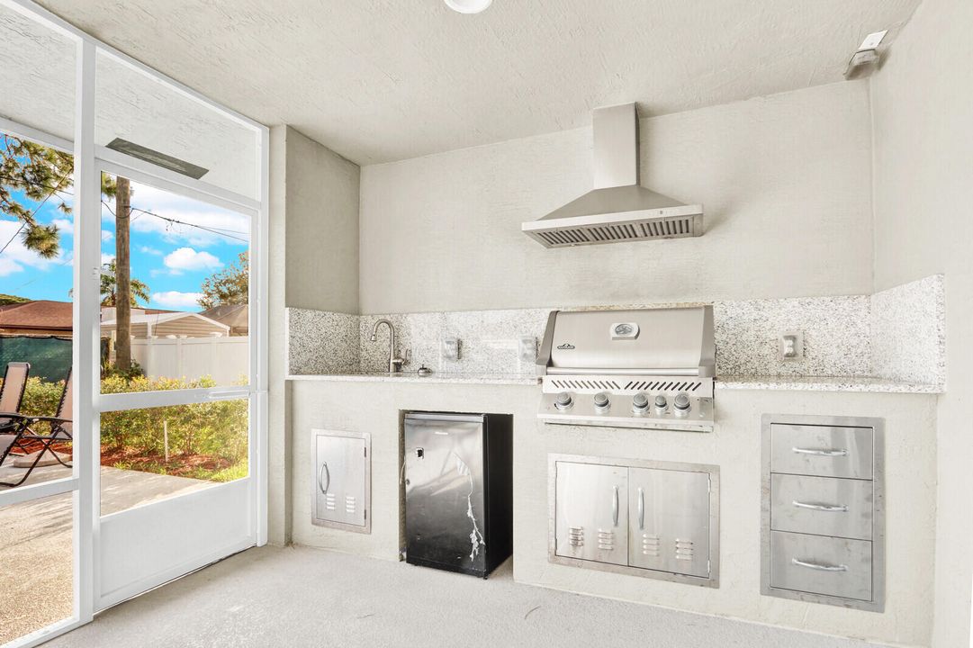 En Venta: $739,900 (4 camas, 3 baños, 2345 Pies cuadrados)