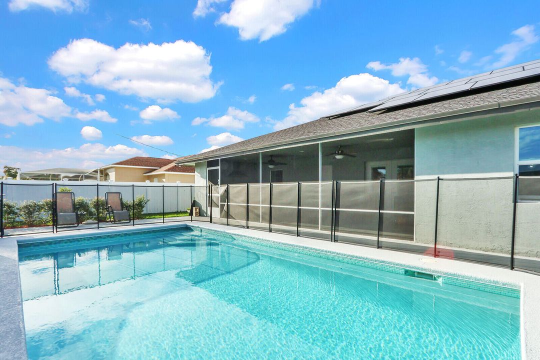 En Venta: $739,900 (4 camas, 3 baños, 2345 Pies cuadrados)