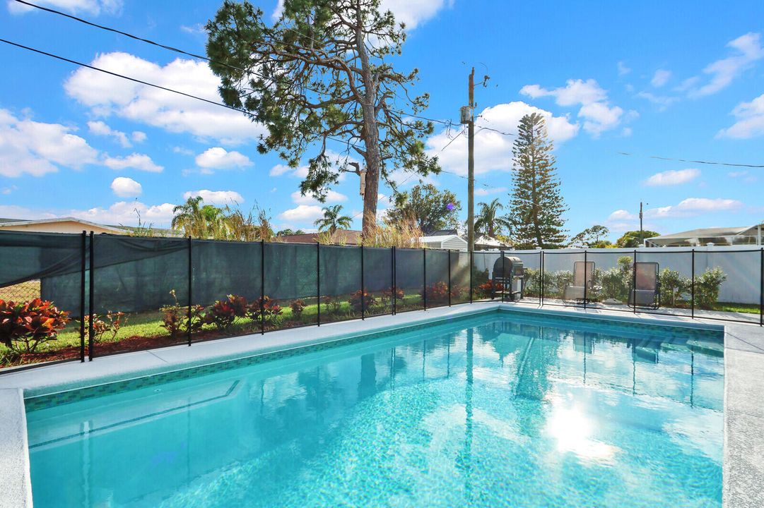 En Venta: $739,900 (4 camas, 3 baños, 2345 Pies cuadrados)