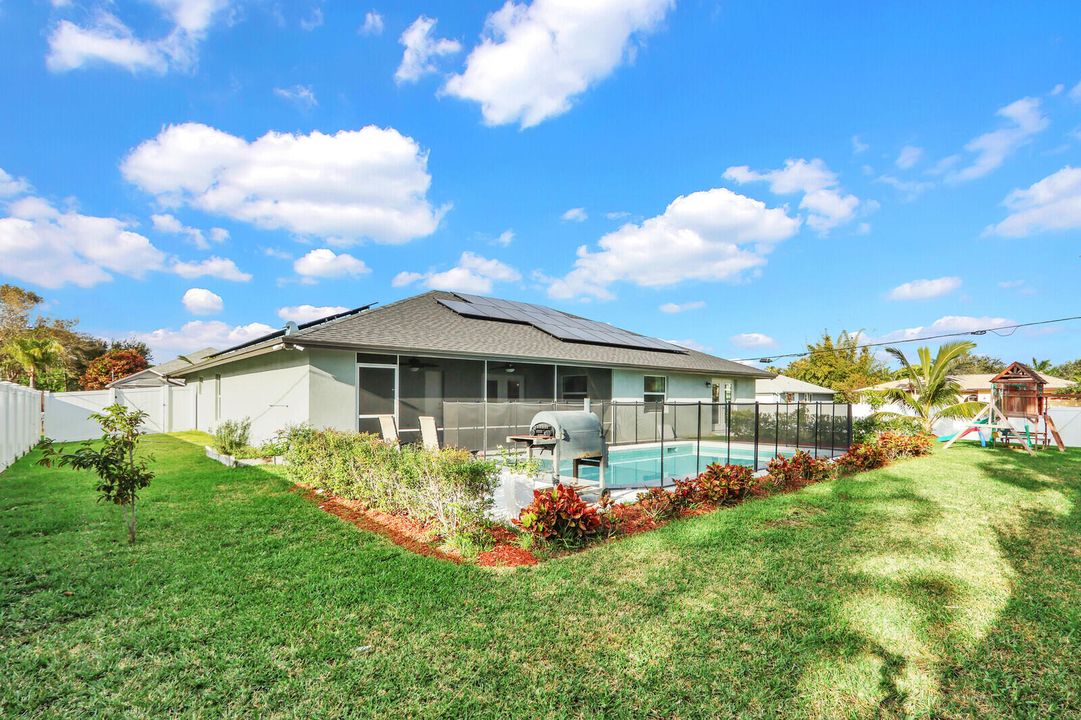 En Venta: $739,900 (4 camas, 3 baños, 2345 Pies cuadrados)