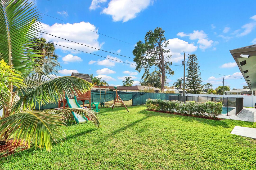 En Venta: $739,900 (4 camas, 3 baños, 2345 Pies cuadrados)