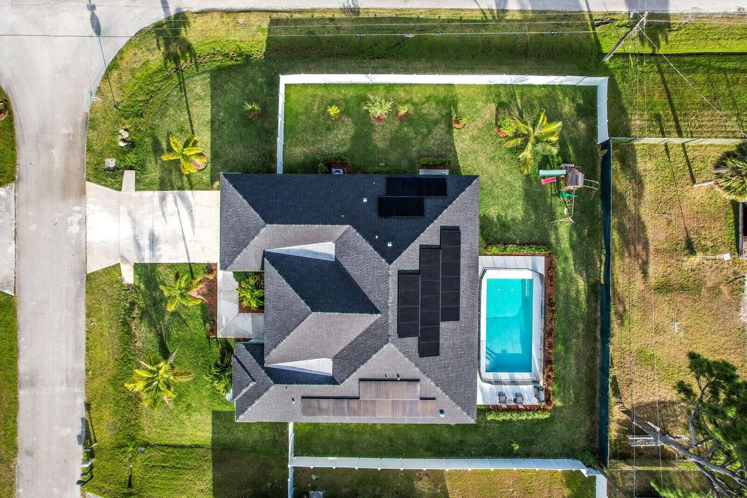 En Venta: $739,900 (4 camas, 3 baños, 2345 Pies cuadrados)