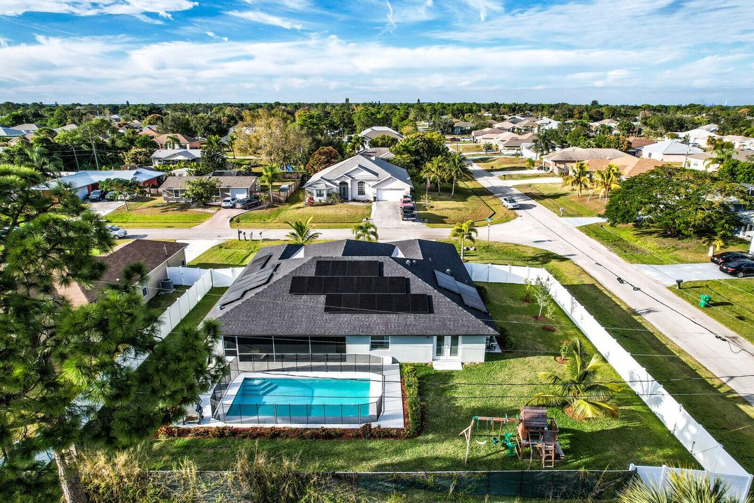 En Venta: $739,900 (4 camas, 3 baños, 2345 Pies cuadrados)