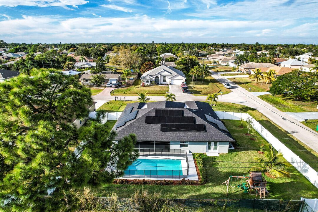 En Venta: $739,900 (4 camas, 3 baños, 2345 Pies cuadrados)