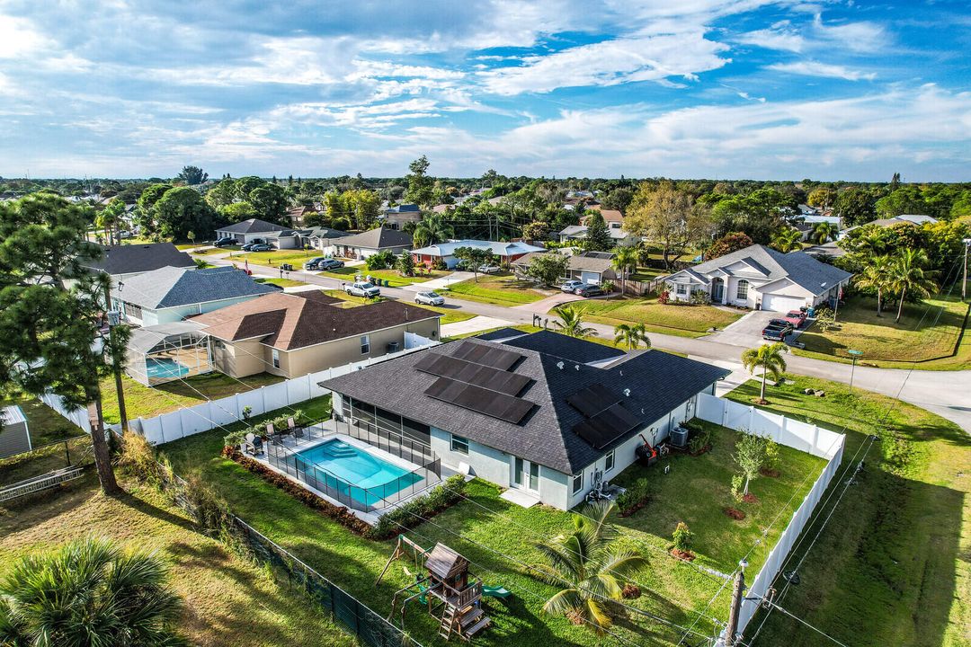 En Venta: $739,900 (4 camas, 3 baños, 2345 Pies cuadrados)