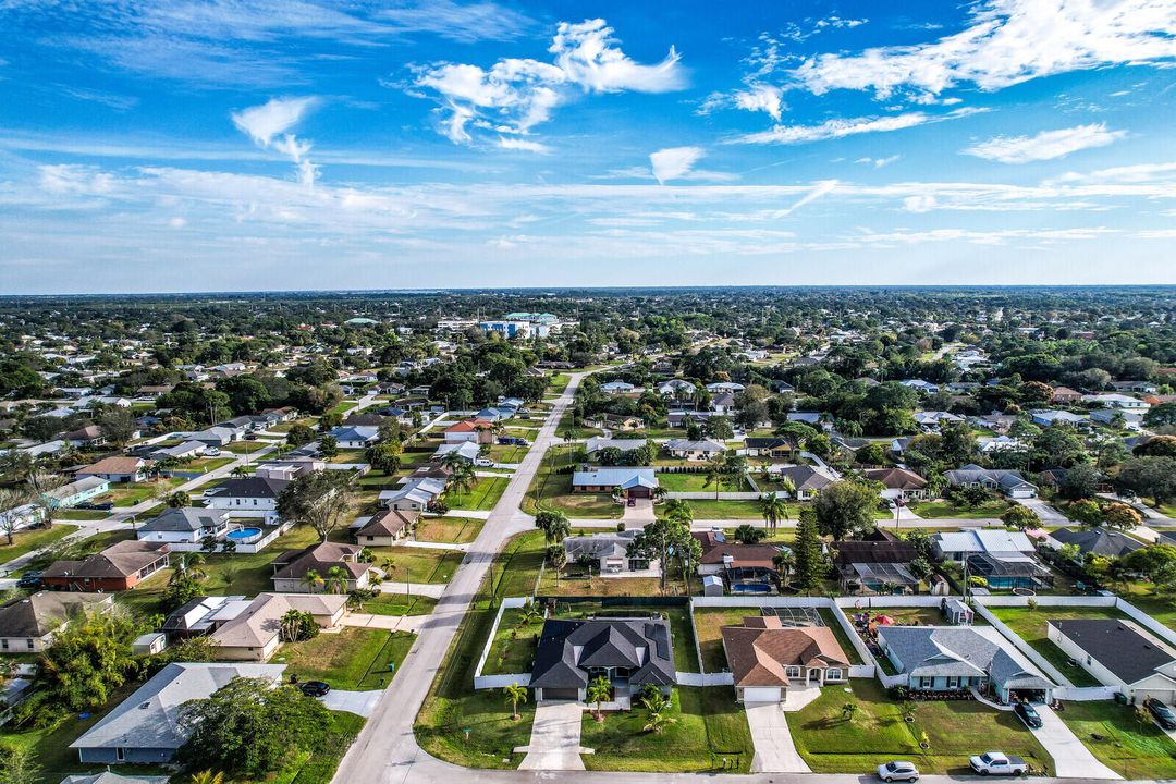 En Venta: $739,900 (4 camas, 3 baños, 2345 Pies cuadrados)