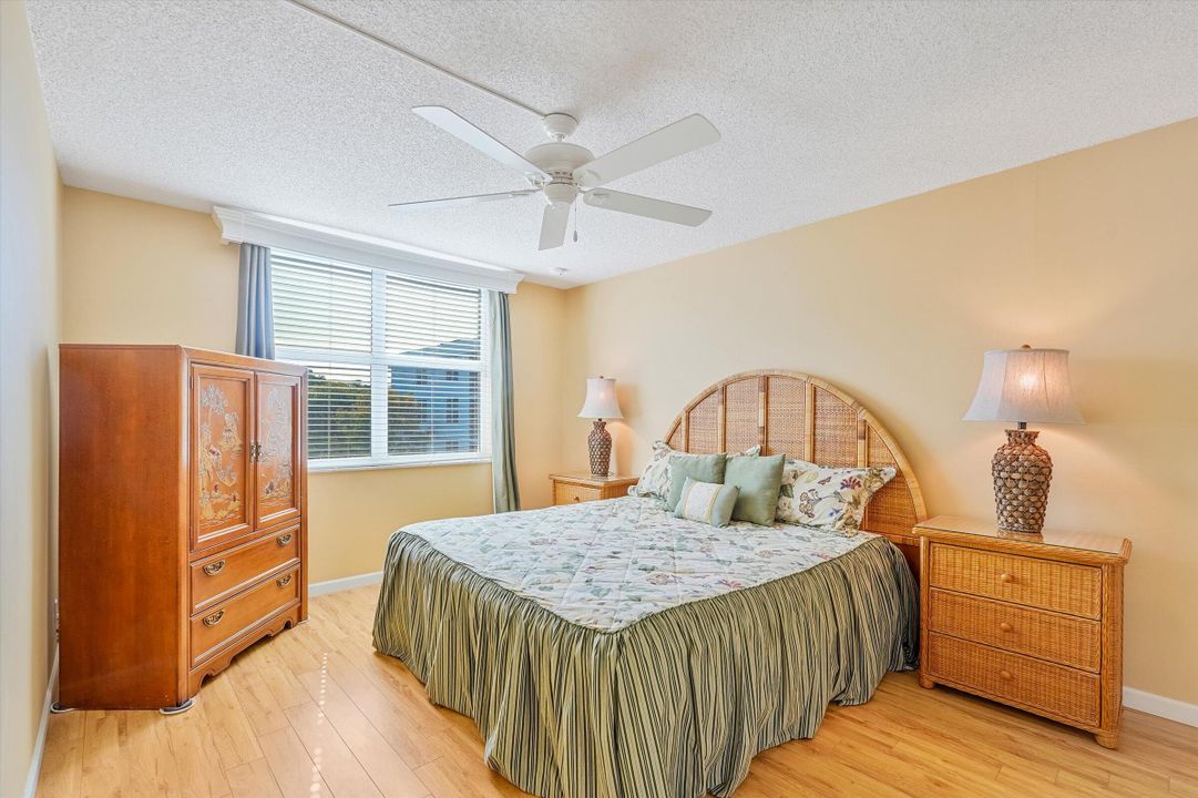 На продажу: $200,000 (2 спален, 2 ванн, 963 Квадратных фут)