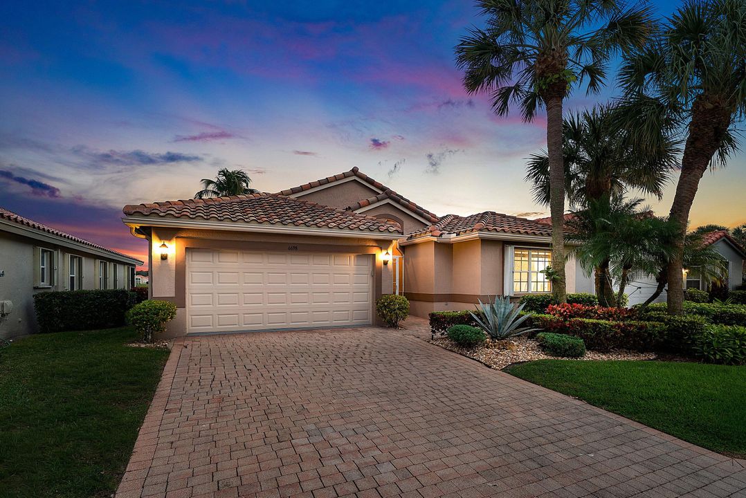 待售: $549,000 (3 贝兹, 2 浴室, 2078 平方英尺)