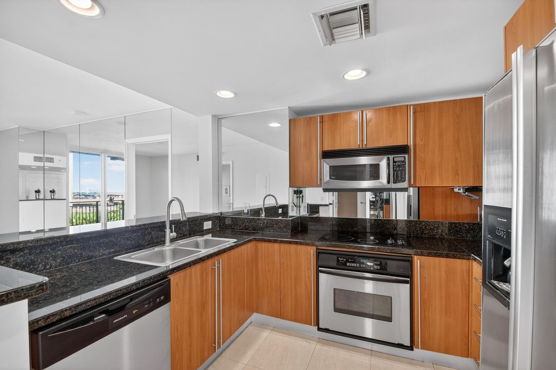 待售: $459,000 (2 贝兹, 2 浴室, 1130 平方英尺)