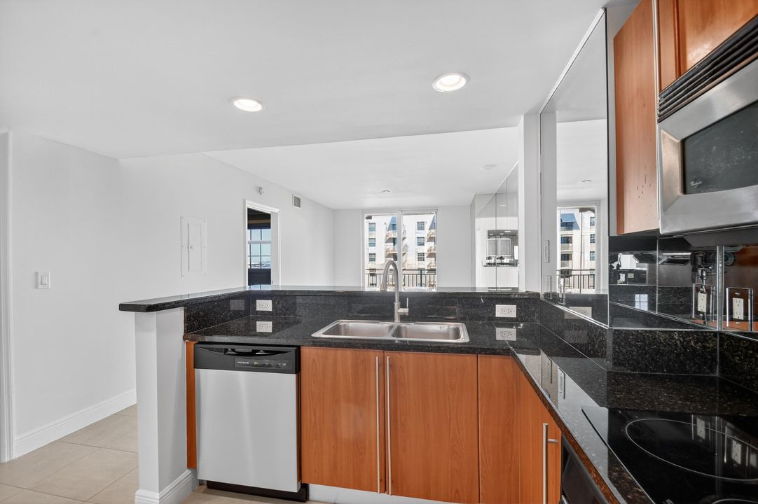 待售: $459,000 (2 贝兹, 2 浴室, 1130 平方英尺)