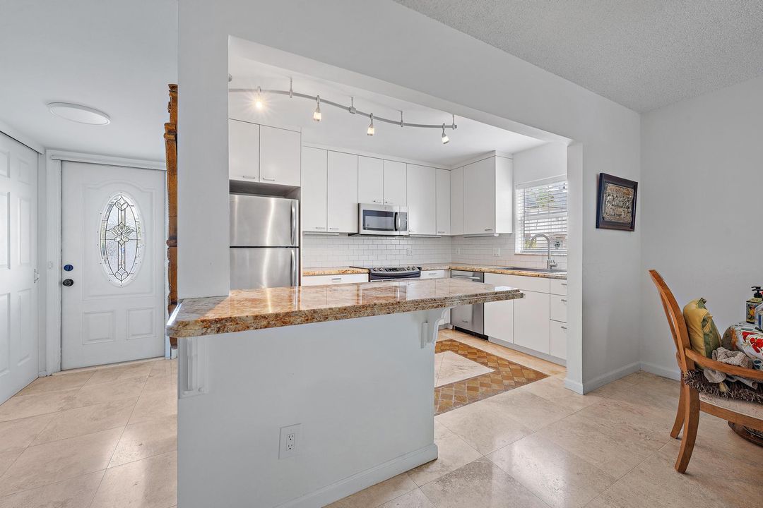 出租: $2,200 (2 贝兹, 2 浴室, 1408 平方英尺)