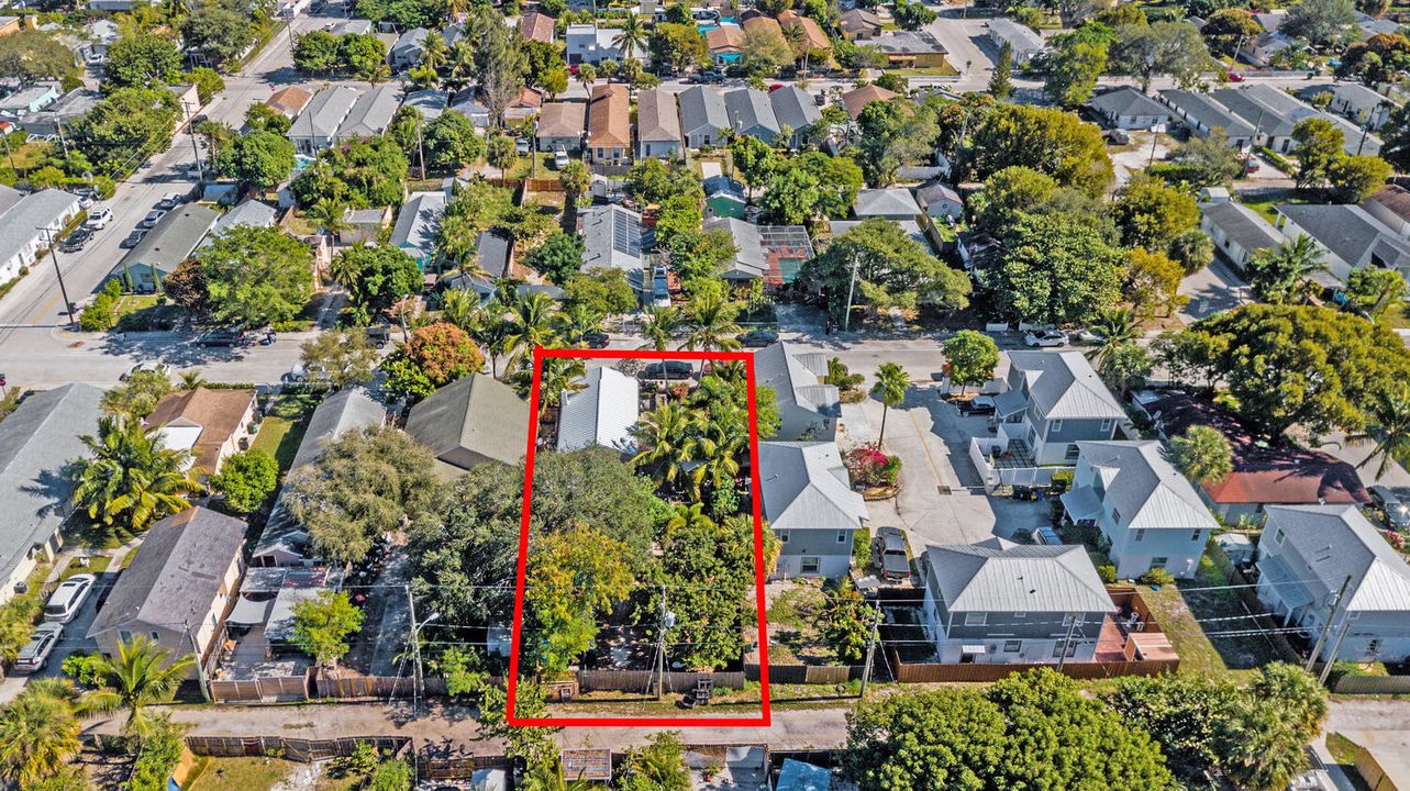 For Sale: $390,000 (2 beds, 2 baths, 800 Square Feet)