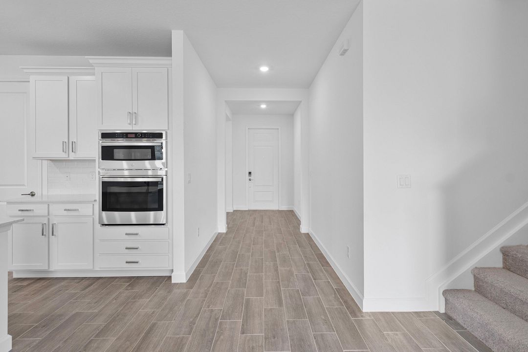 出租: $7,300 (5 贝兹, 3 浴室, 3325 平方英尺)