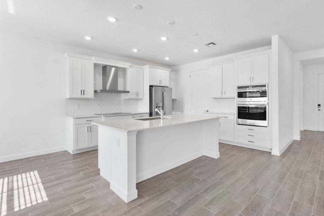 出租: $7,300 (5 贝兹, 3 浴室, 3325 平方英尺)