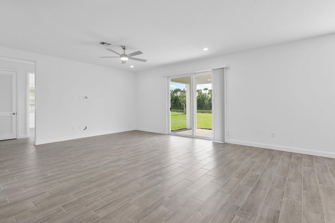 出租: $7,300 (5 贝兹, 3 浴室, 3325 平方英尺)