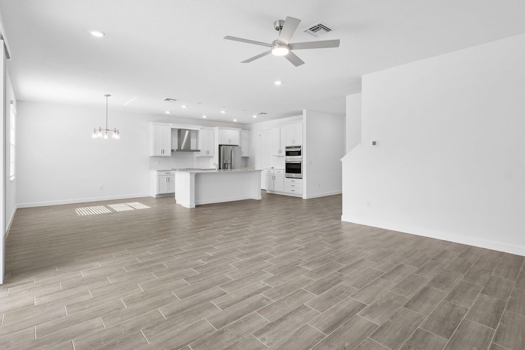 出租: $7,300 (5 贝兹, 3 浴室, 3325 平方英尺)