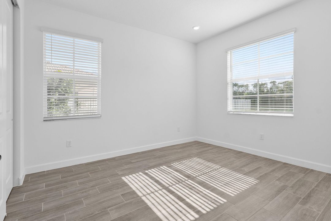 出租: $7,300 (5 贝兹, 3 浴室, 3325 平方英尺)