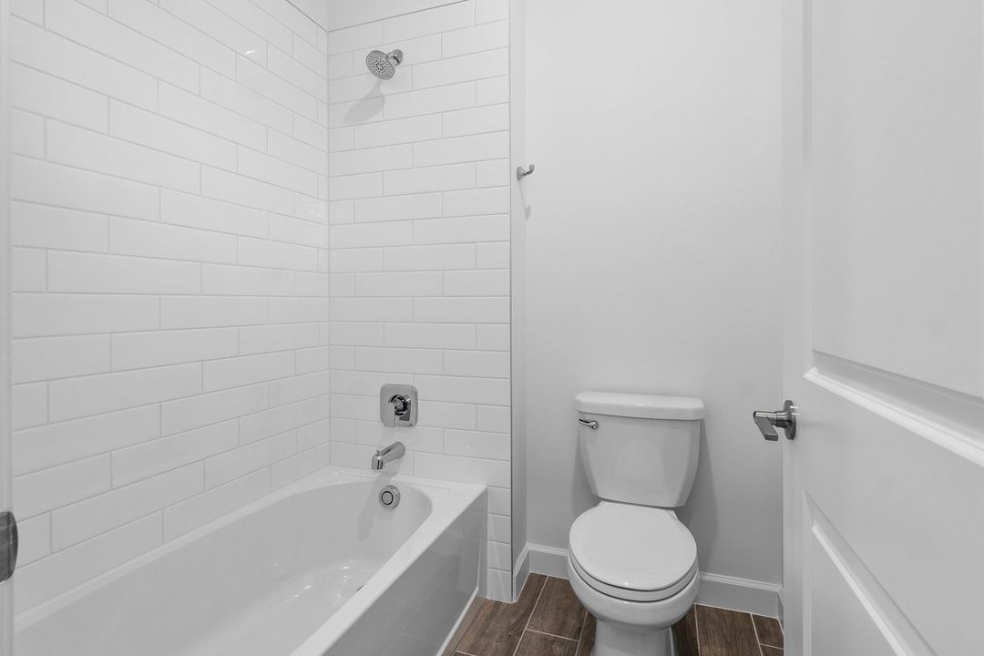 出租: $7,300 (5 贝兹, 3 浴室, 3325 平方英尺)