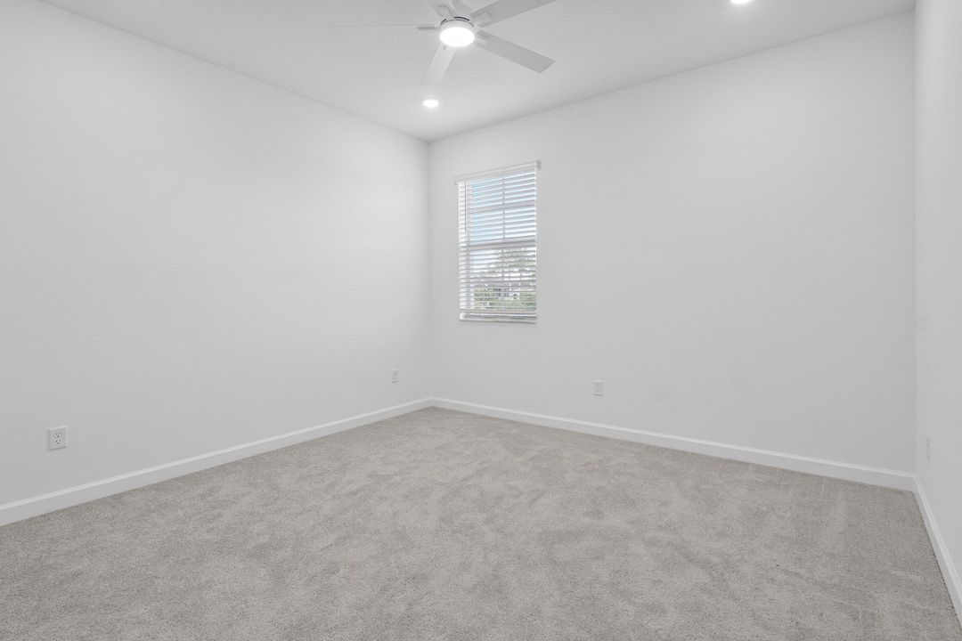 出租: $7,300 (5 贝兹, 3 浴室, 3325 平方英尺)