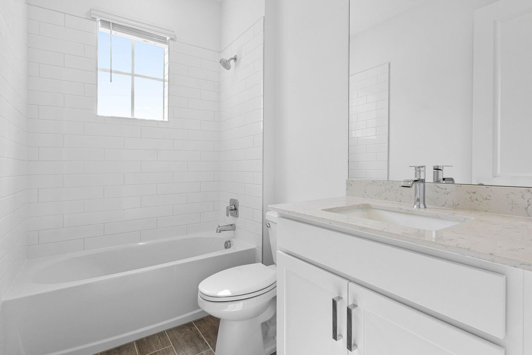 出租: $7,300 (5 贝兹, 3 浴室, 3325 平方英尺)